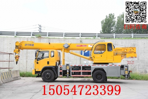 12噸東風汽車吊，起升高度40米，軸距4.2米，加配三聯(lián)泵